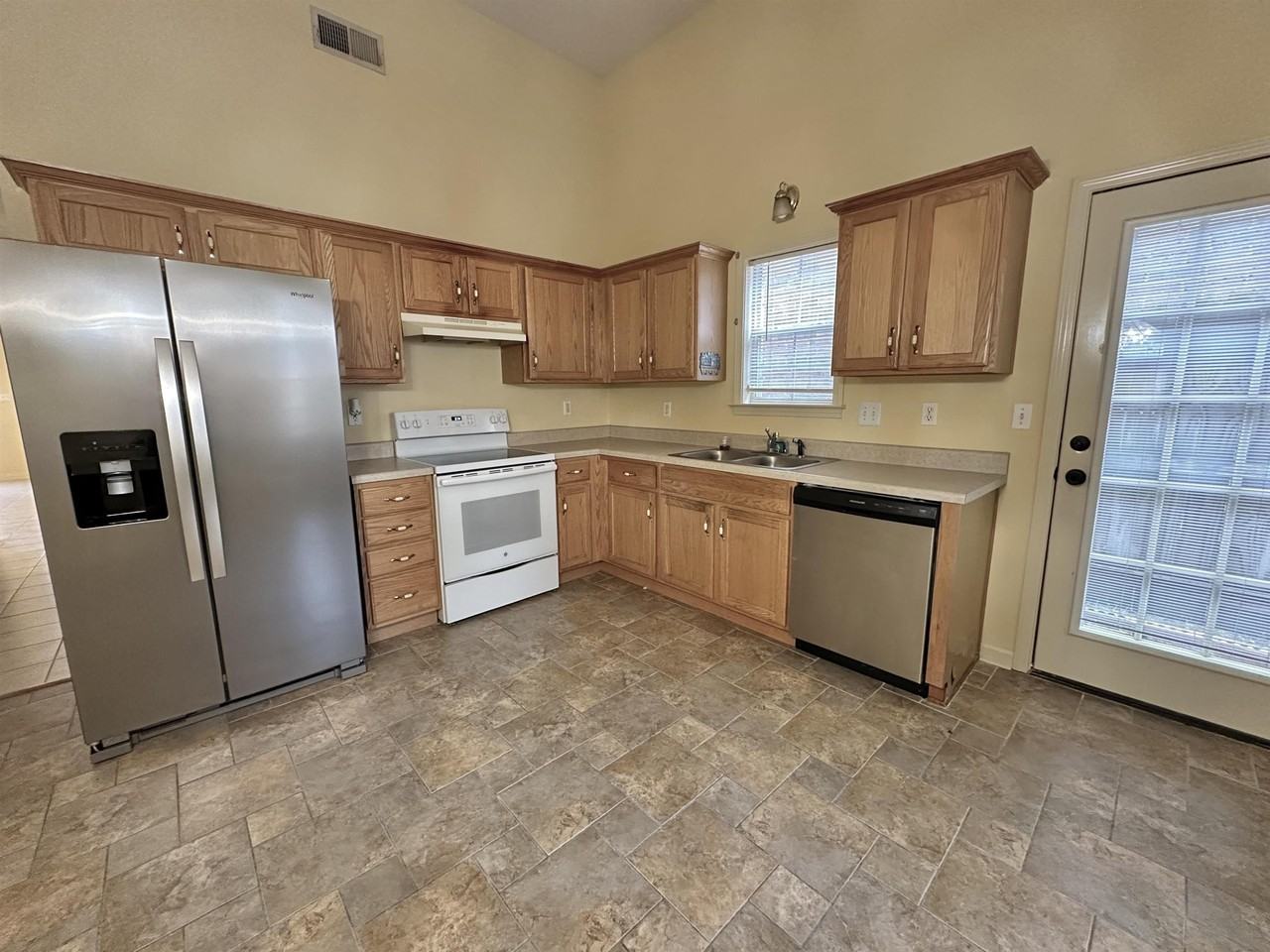 596 Ashley Glen Cir W - Photo 7 of 28