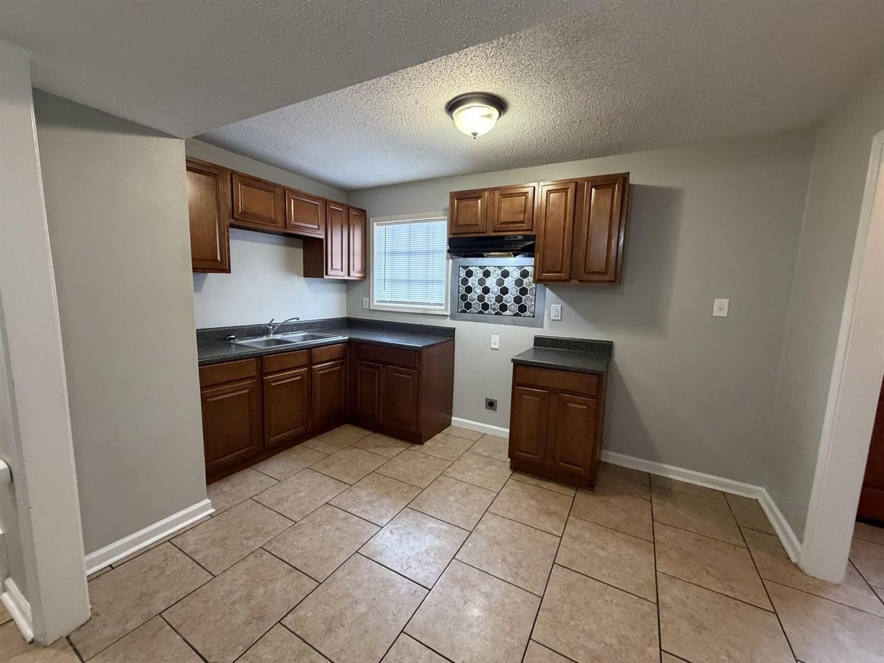 4073 Arrowhead Rd - Photo 3 of 10