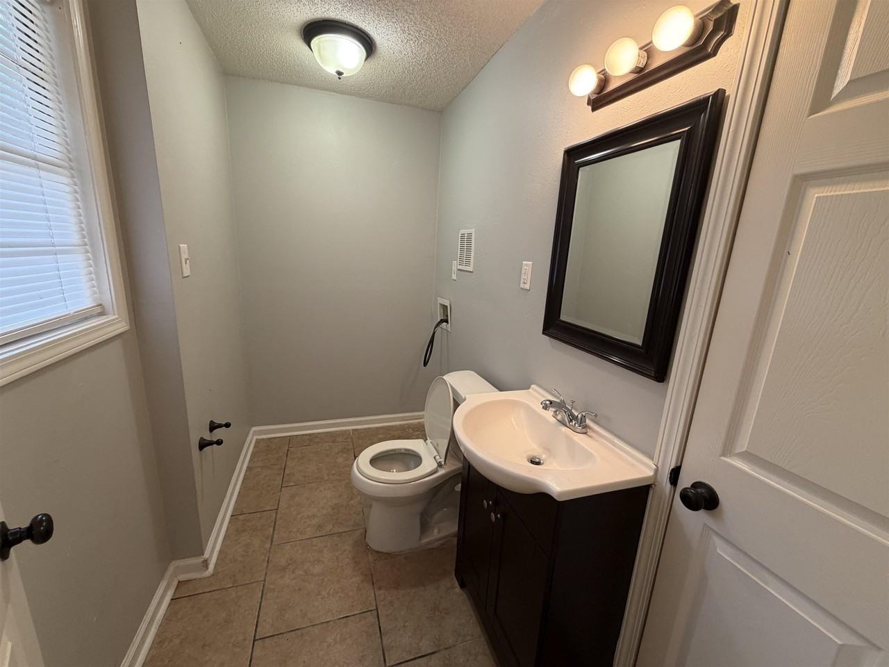 4073 Arrowhead Rd - Photo 4 of 10