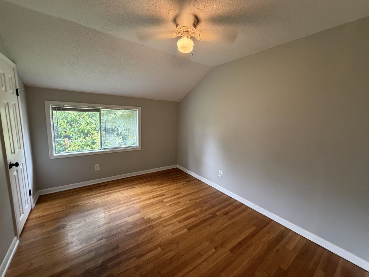 4073 Arrowhead Rd - Photo 5 of 10