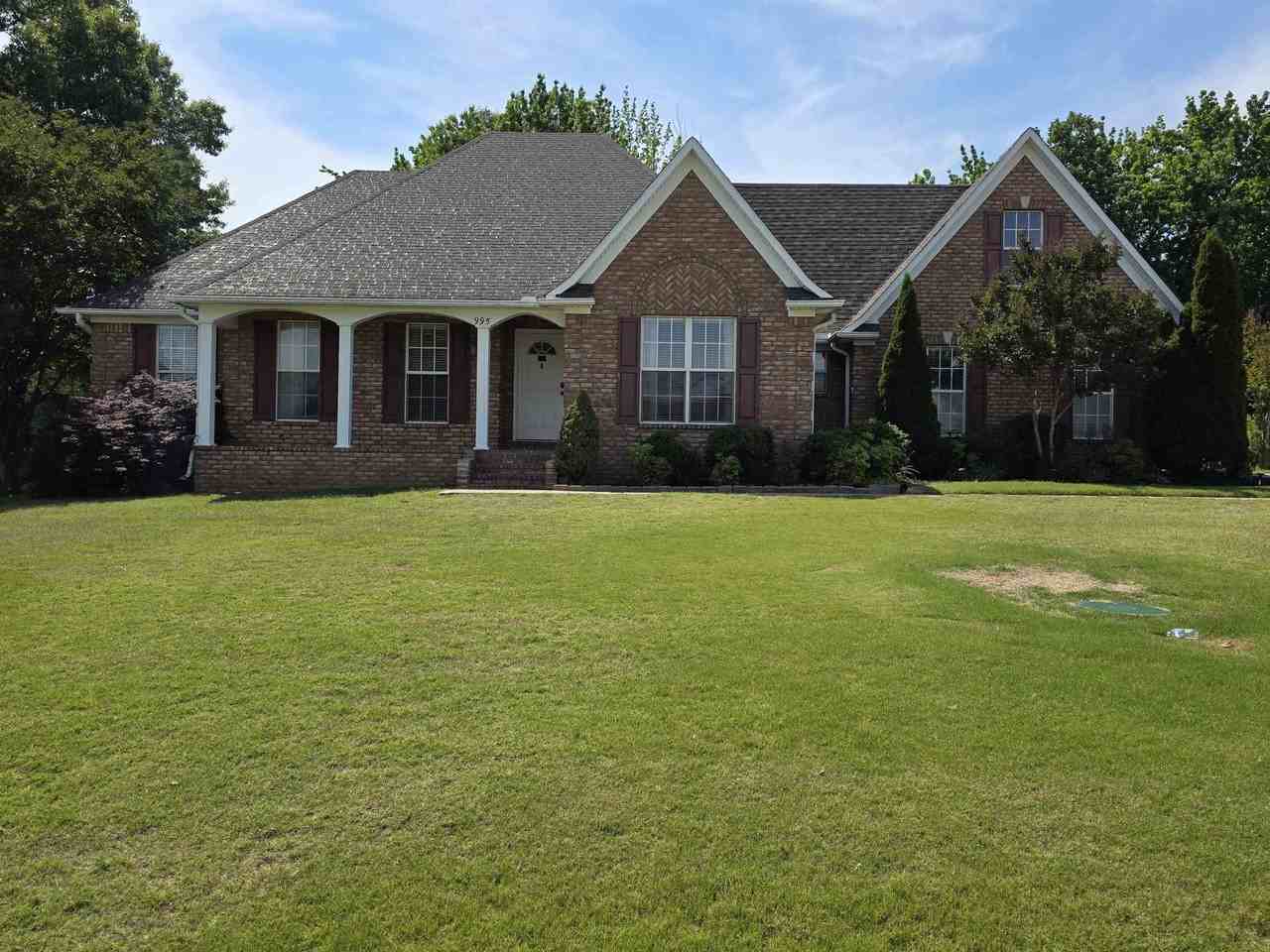 995 Williamsburg Dr