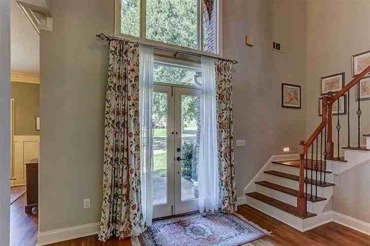 2520 Fox Hill Dr - Photo 2 of 24
