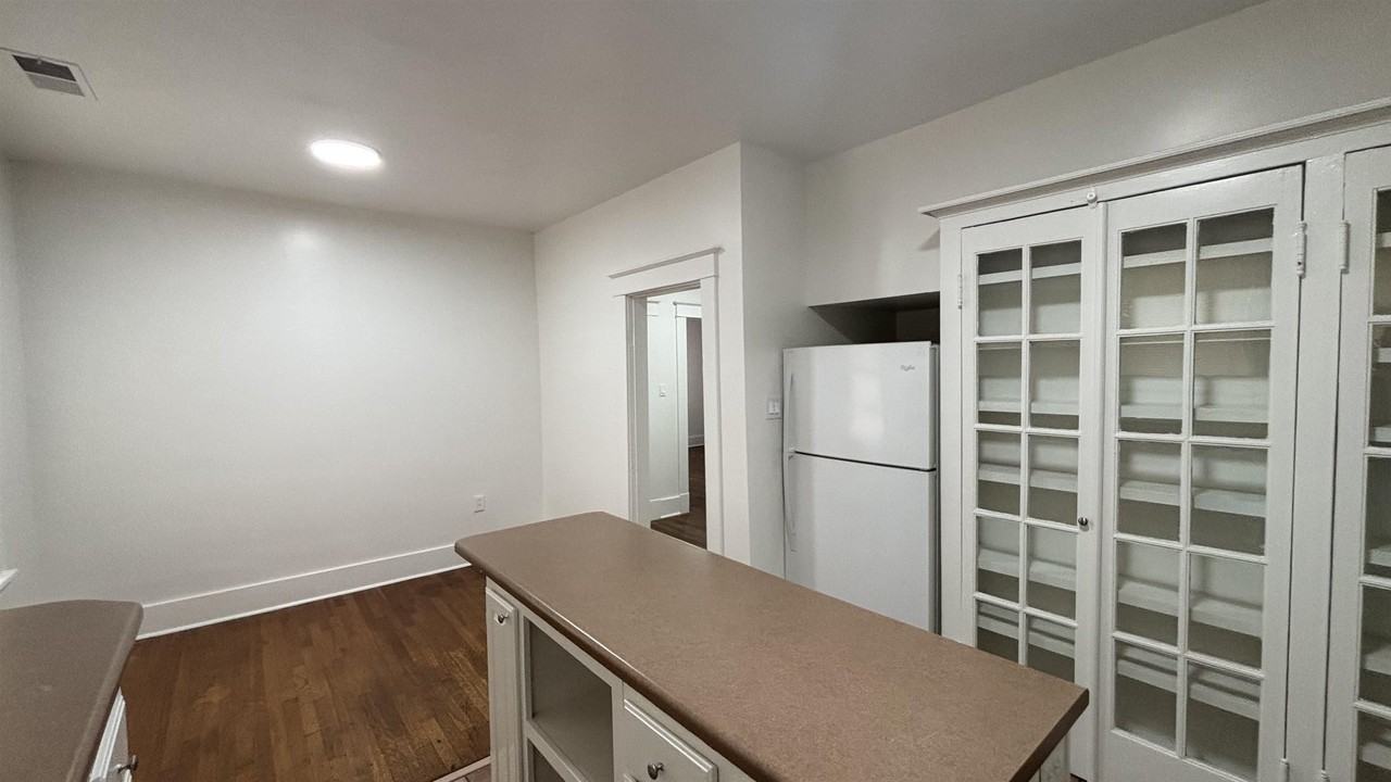 1980 Snowden Ave - Photo 6 of 19