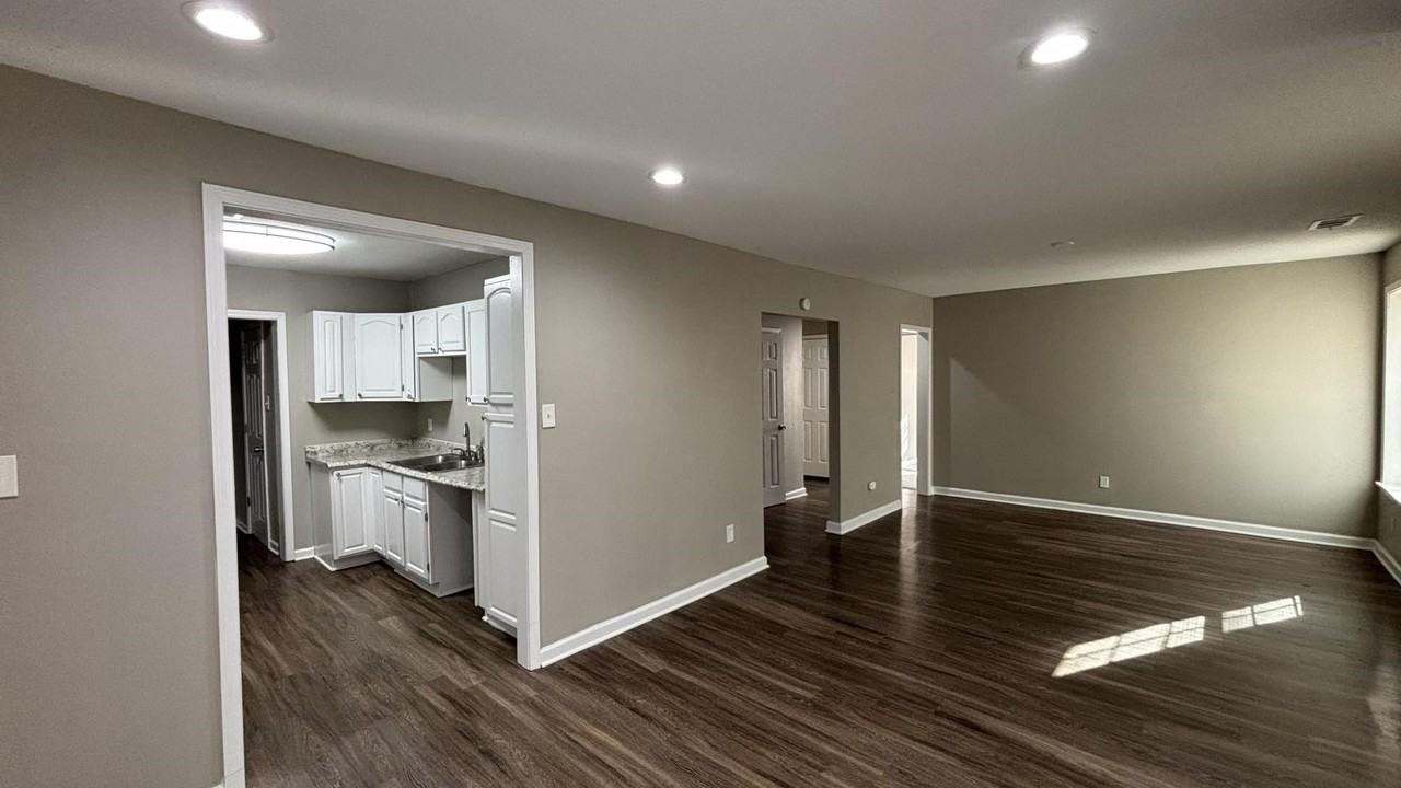 1272 Semmes St - Photo 3 of 24