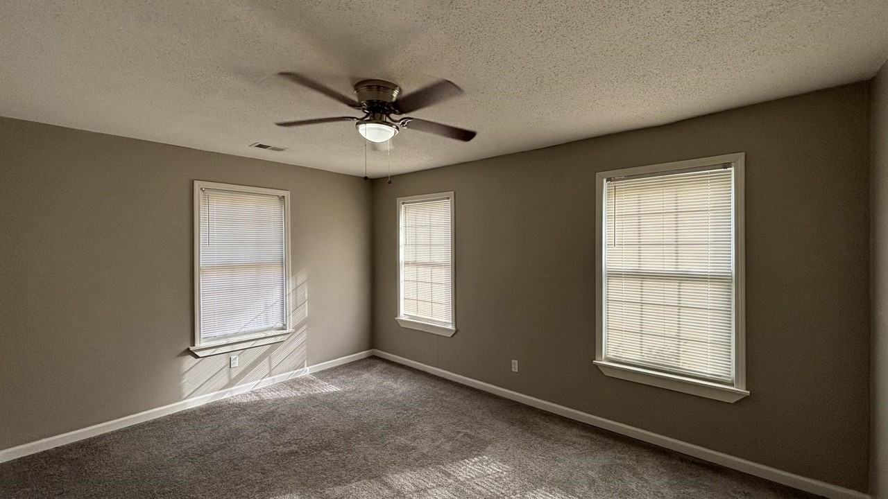 1272 Semmes St - Photo 5 of 24