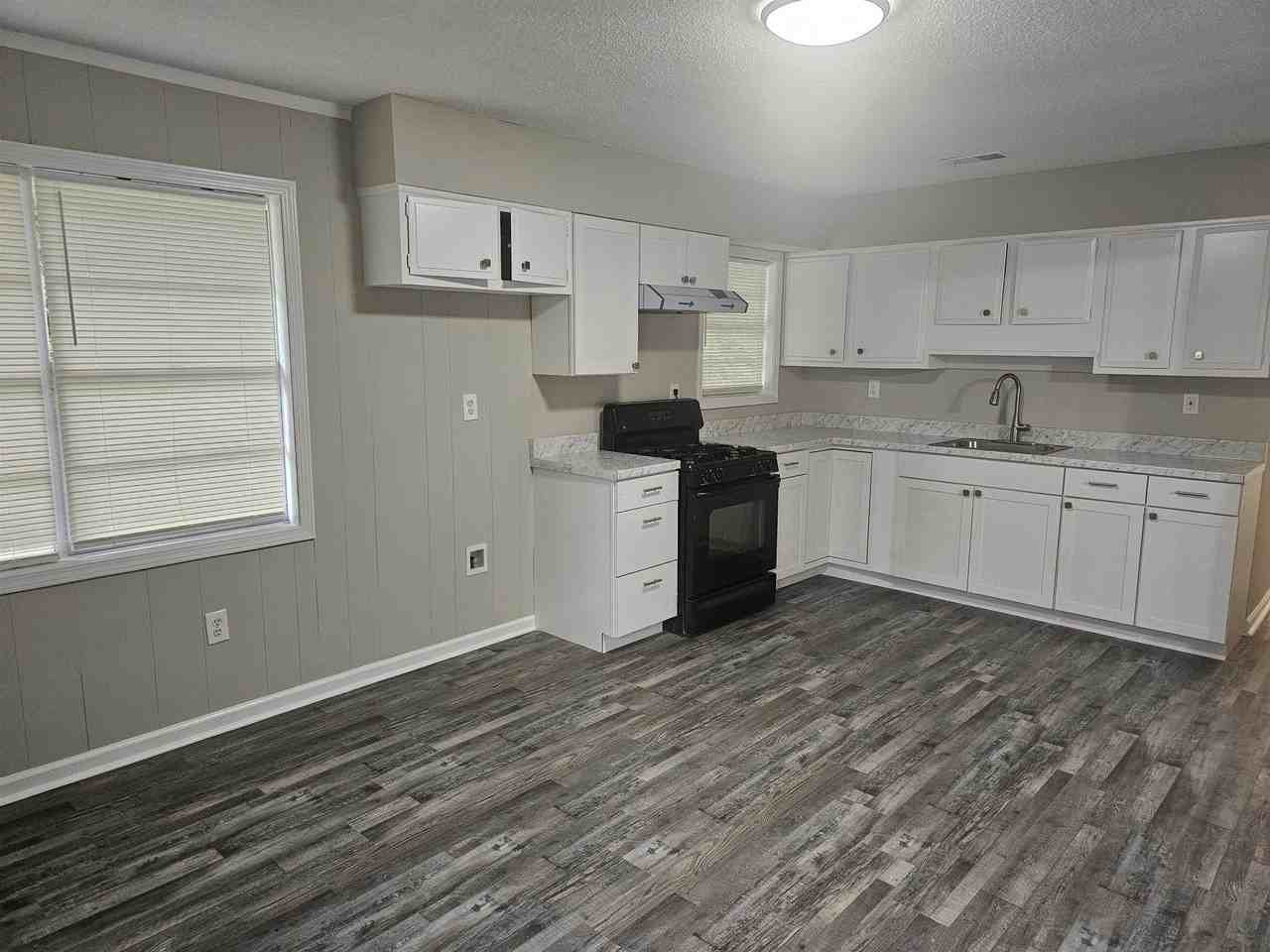 3896 Ajanders Dr - Photo 6 of 11
