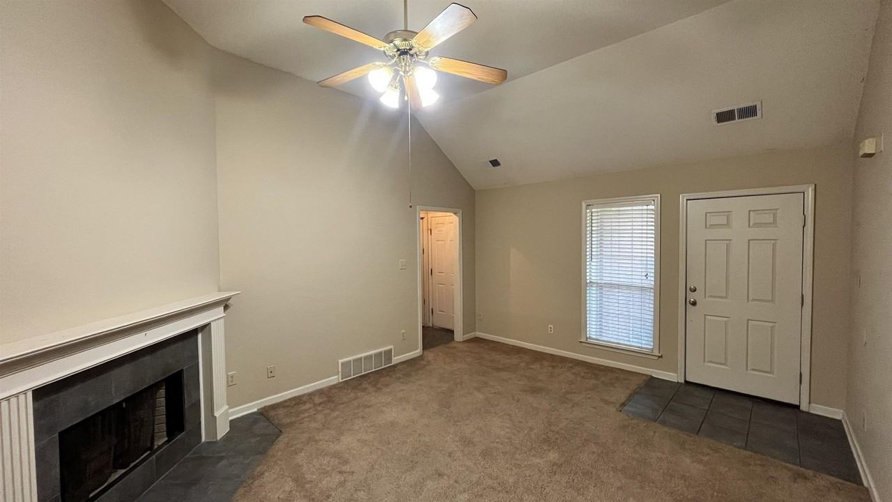 7276 Amberly Way Dr - Photo 3 of 25