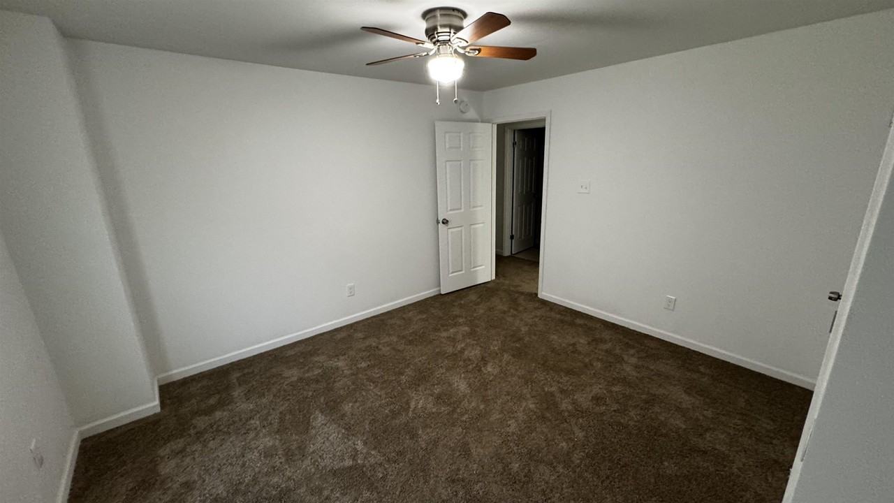 3021 Chelsea Ave - Photo 3 of 20