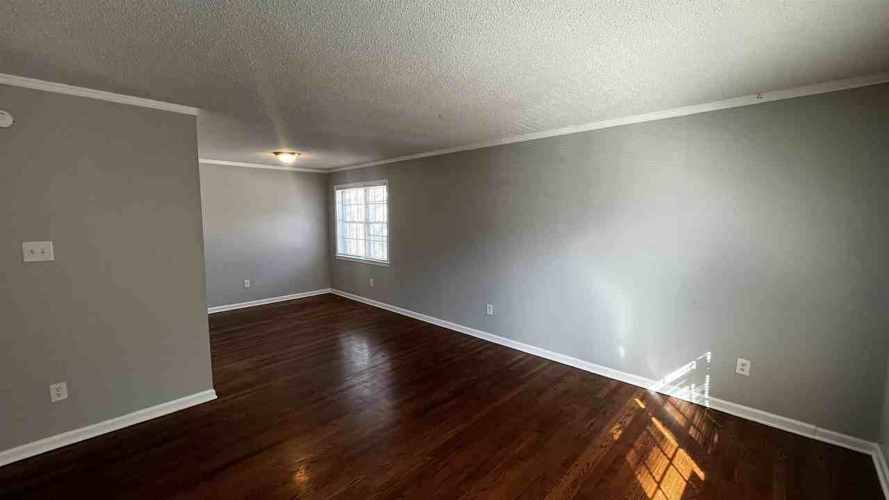 2547 Courtney Dr - Photo 2 of 20