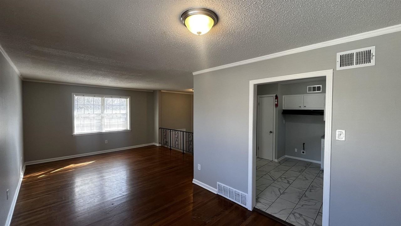 2547 Courtney Dr - Photo 4 of 20