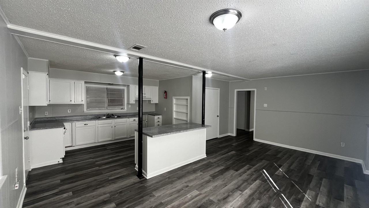2547 Courtney Dr - Photo 5 of 20