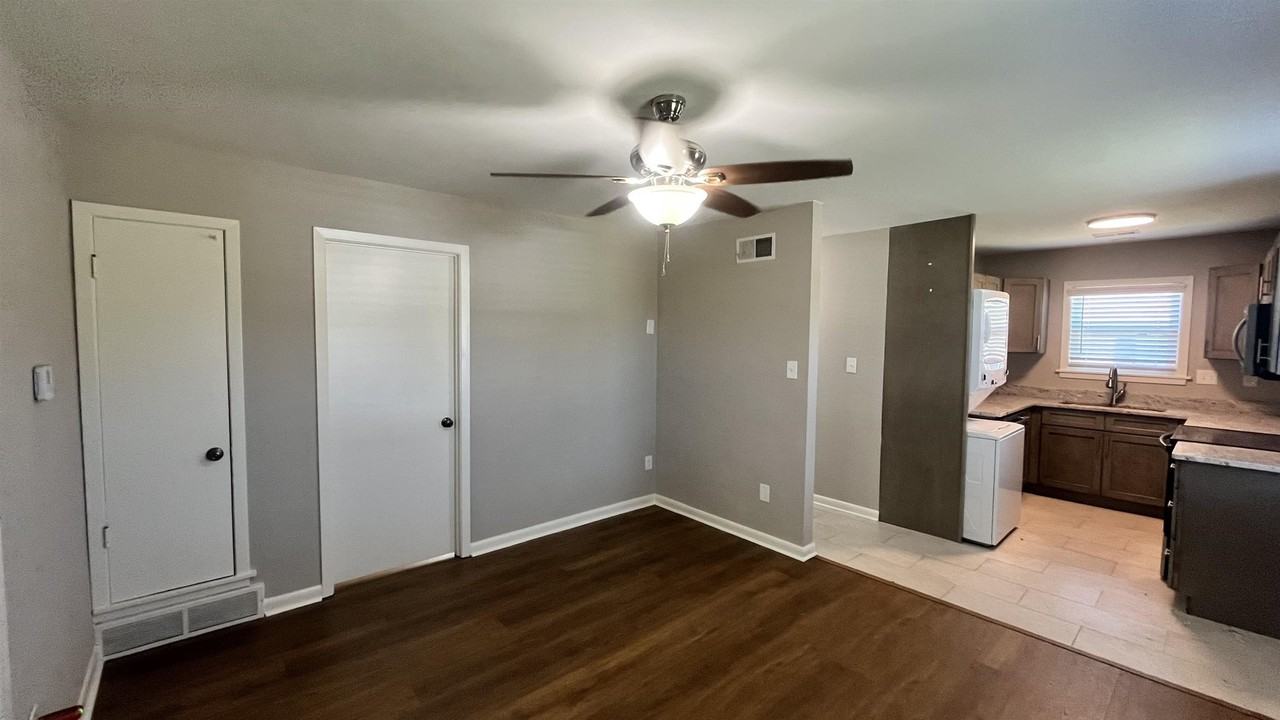 121 West St - Photo 2 of 16