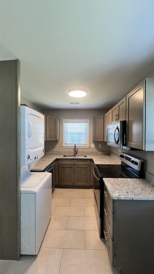 121 West St - Photo 4 of 16