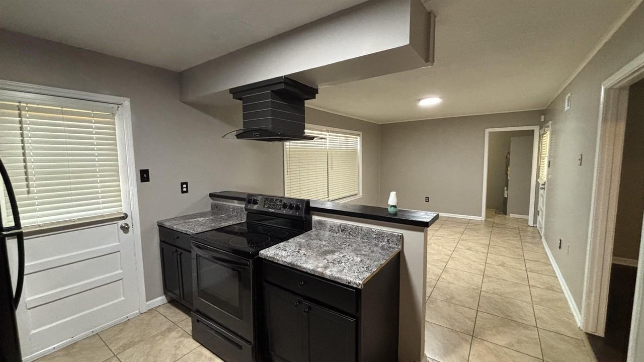 3863 N Trezevant St - Photo 2 of 19