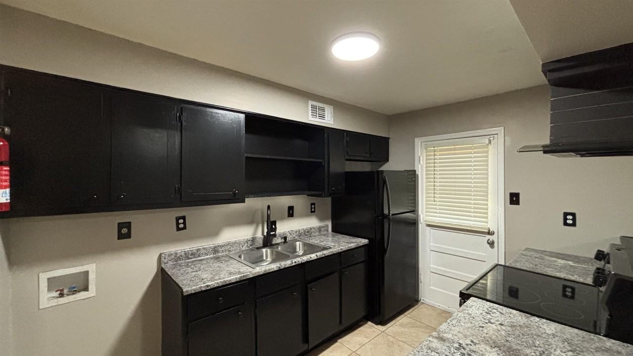 3863 N Trezevant St - Photo 3 of 19