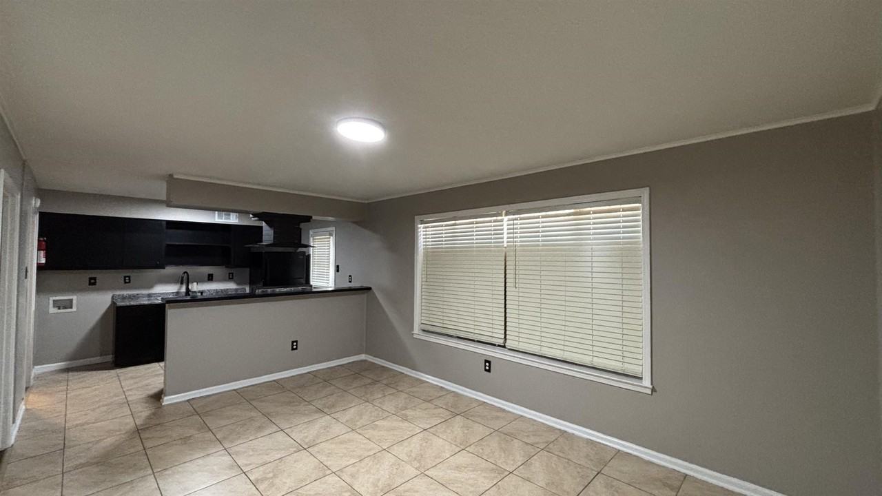 3863 N Trezevant St - Photo 5 of 19