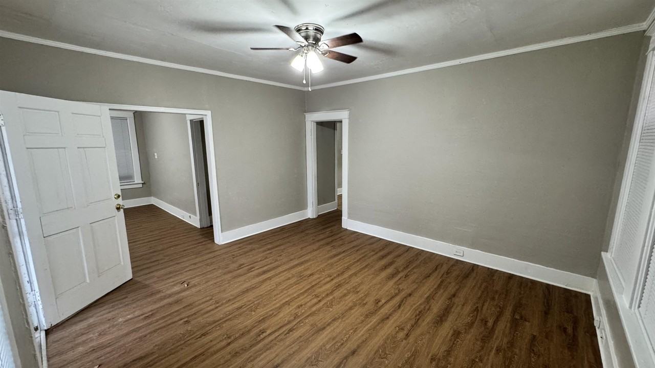 919 N Willett St - Photo 2 of 22