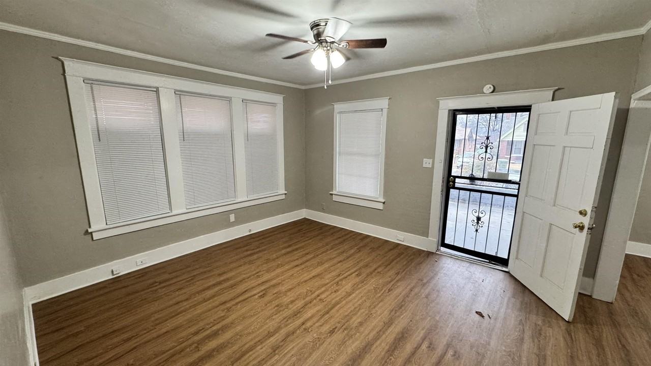 919 N Willett St - Photo 3 of 22