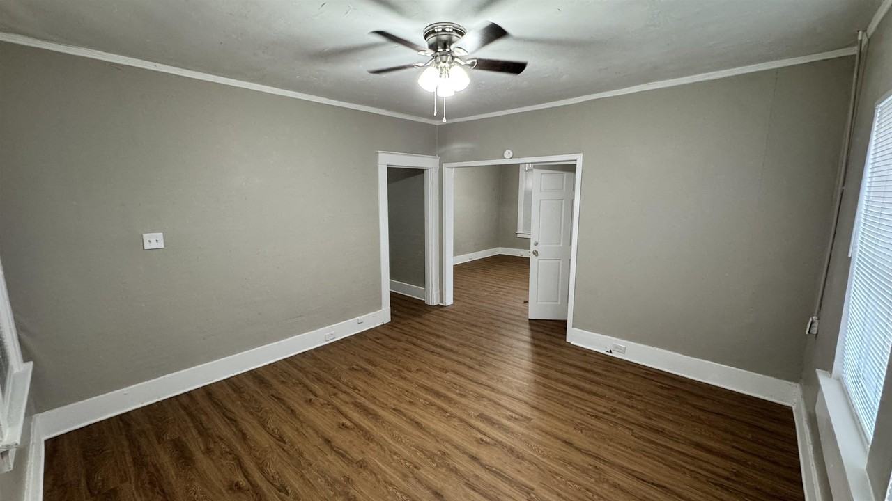 919 N Willett St - Photo 5 of 22