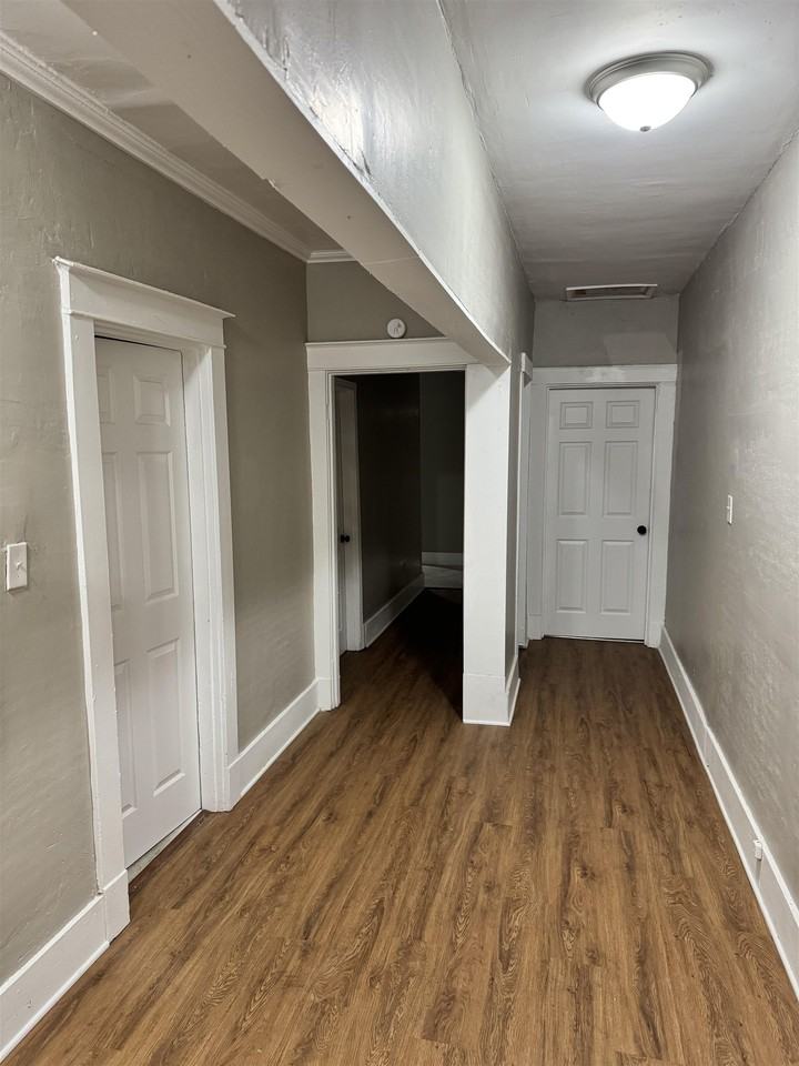 919 N Willett St - Photo 6 of 22
