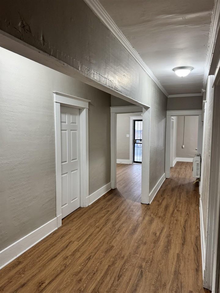 919 N Willett St - Photo 7 of 22