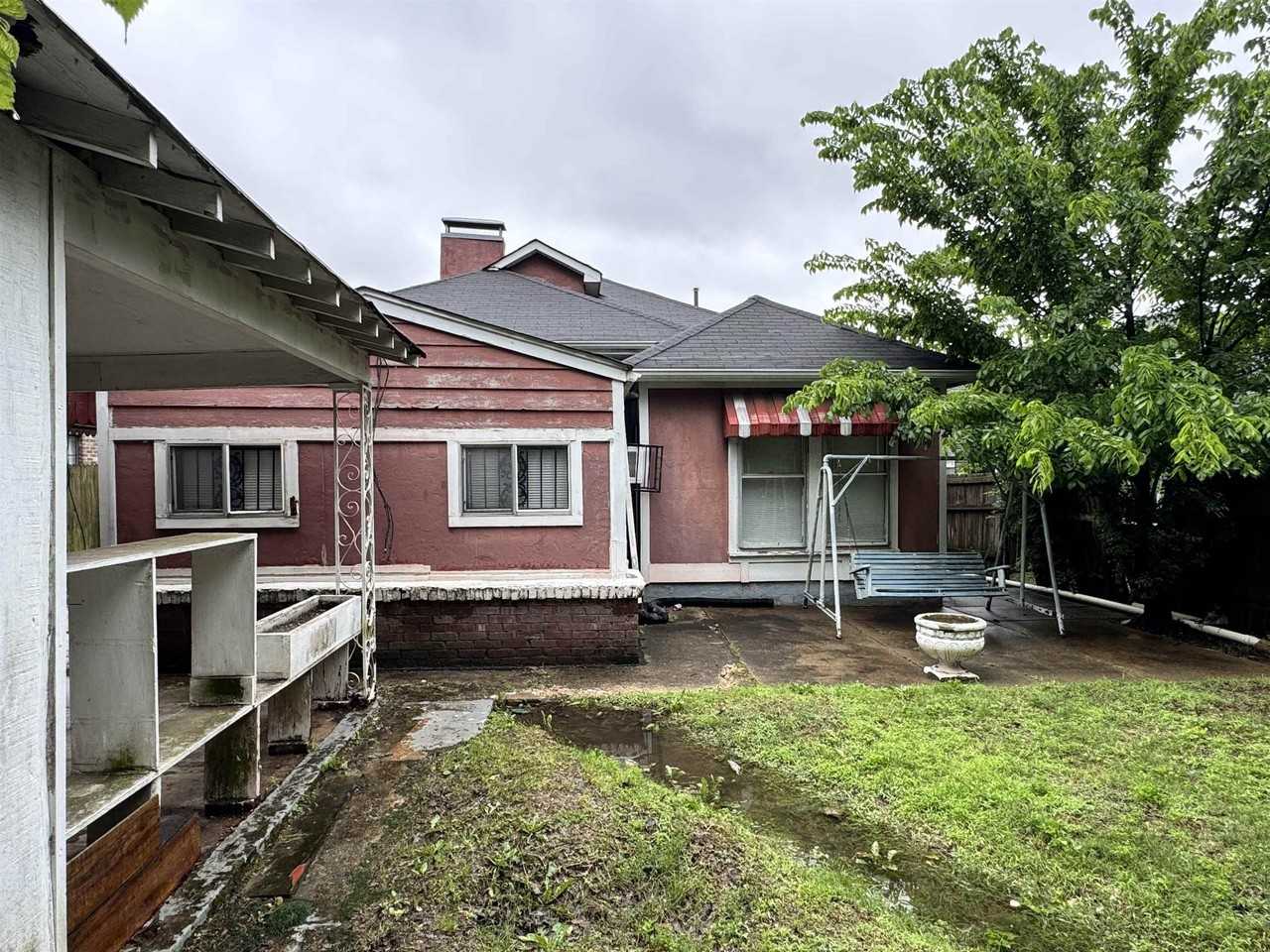 1114 Azalia St - Photo 2 of 26