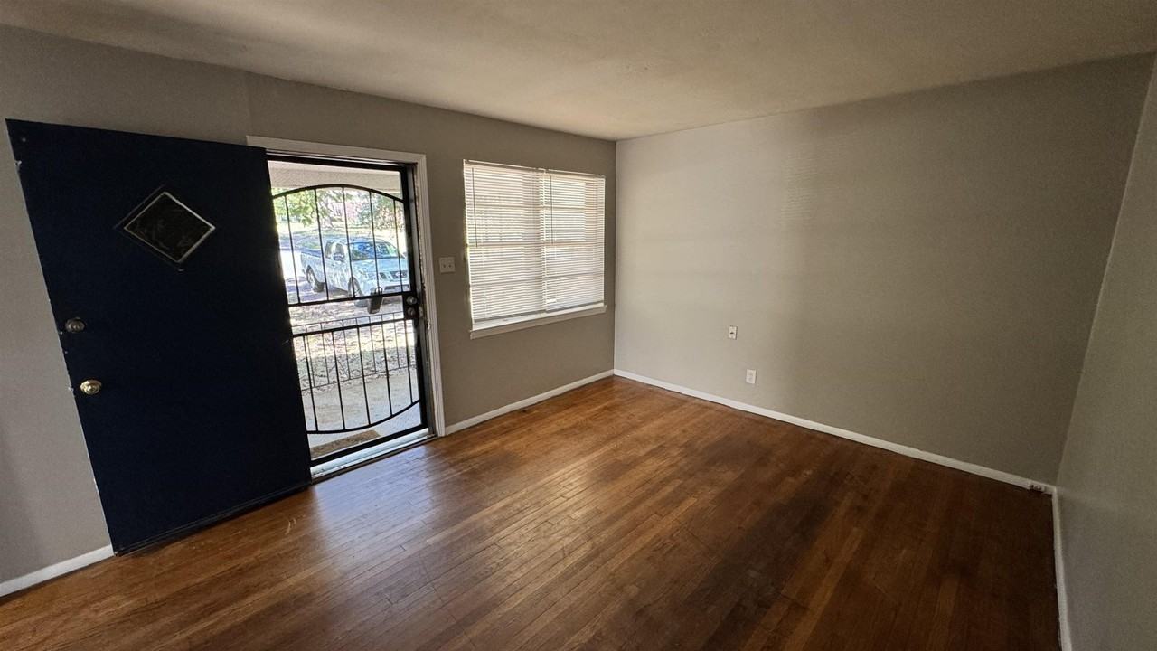 3056 Arrendale St - Photo 2 of 17