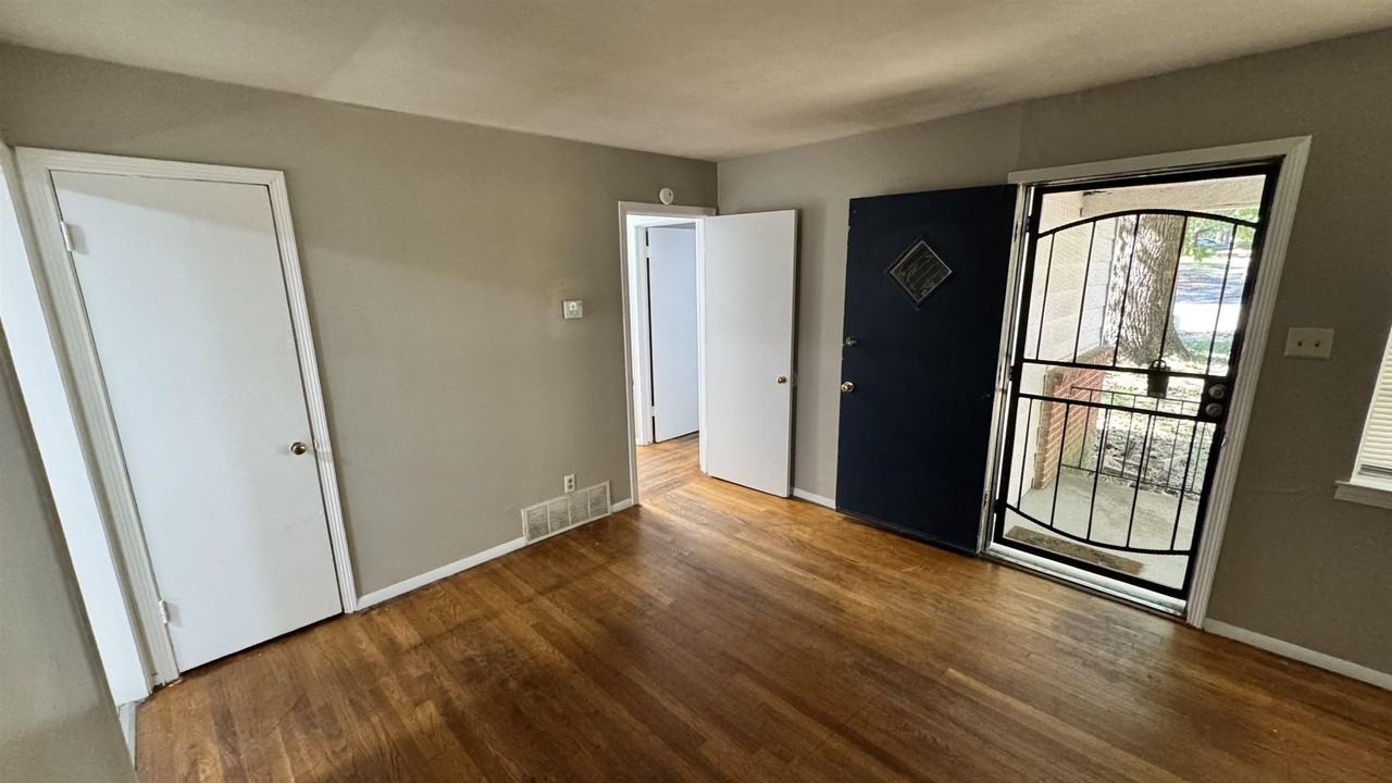 3056 Arrendale St - Photo 3 of 17