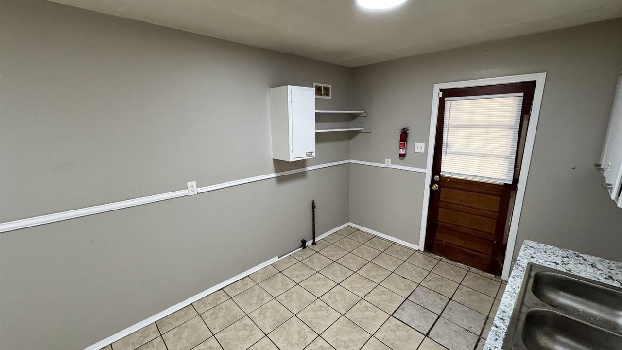3056 Arrendale St - Photo 5 of 17