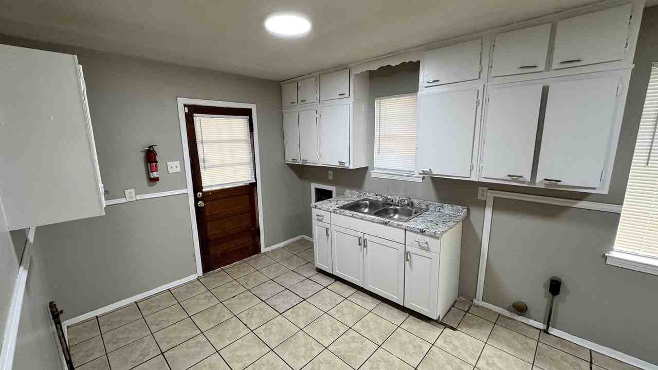 3056 Arrendale St - Photo 6 of 17