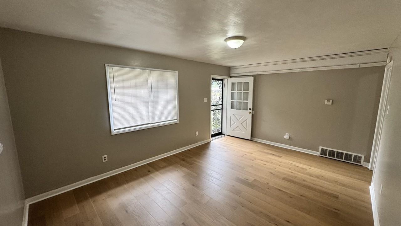 4748 Scottsdale Ave - Photo 3 of 16