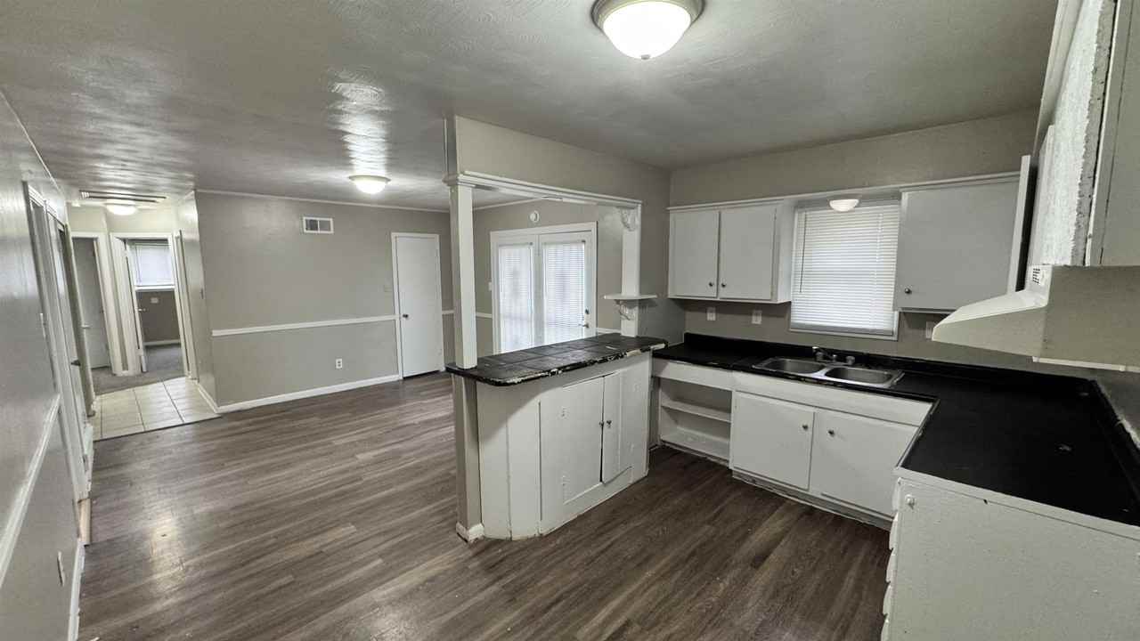 4748 Scottsdale Ave - Photo 6 of 16