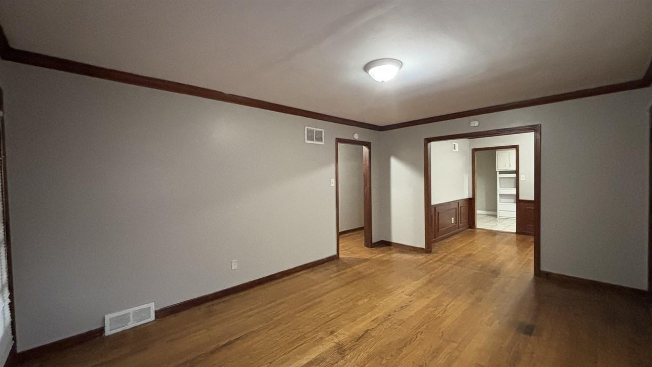 4243 Vann Ave - Photo 3 of 15