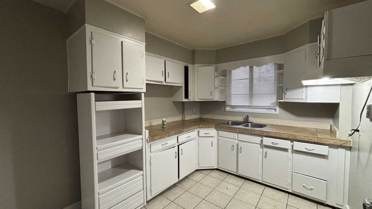 4243 Vann Ave - Photo 7 of 15