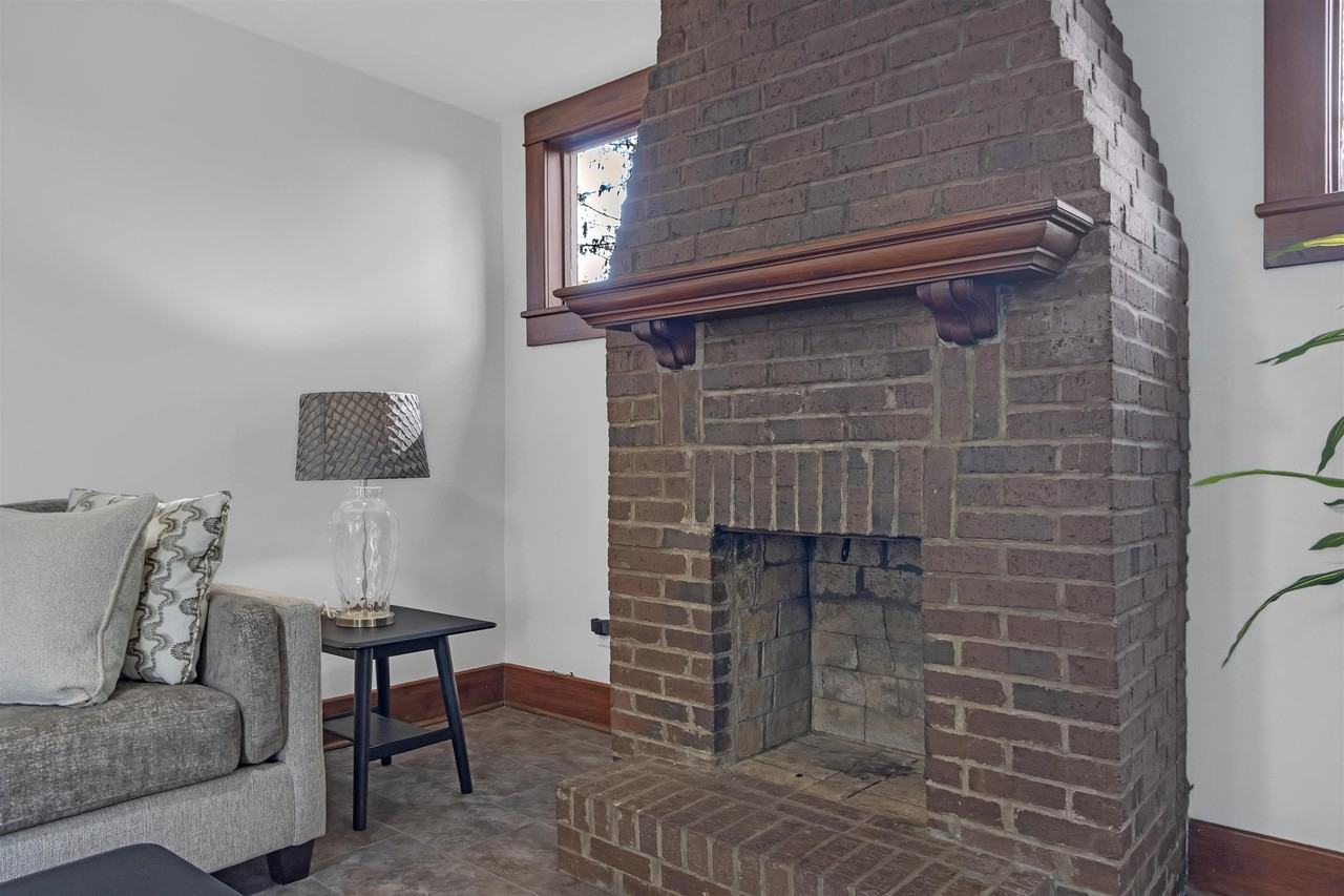 1293 Vinton Ave - Photo 6 of 10