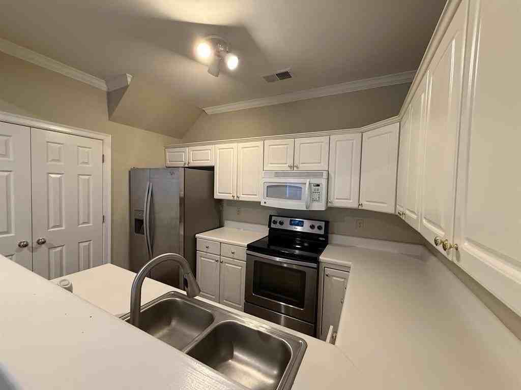 105 Island Crest Cir - Photo 3 of 5