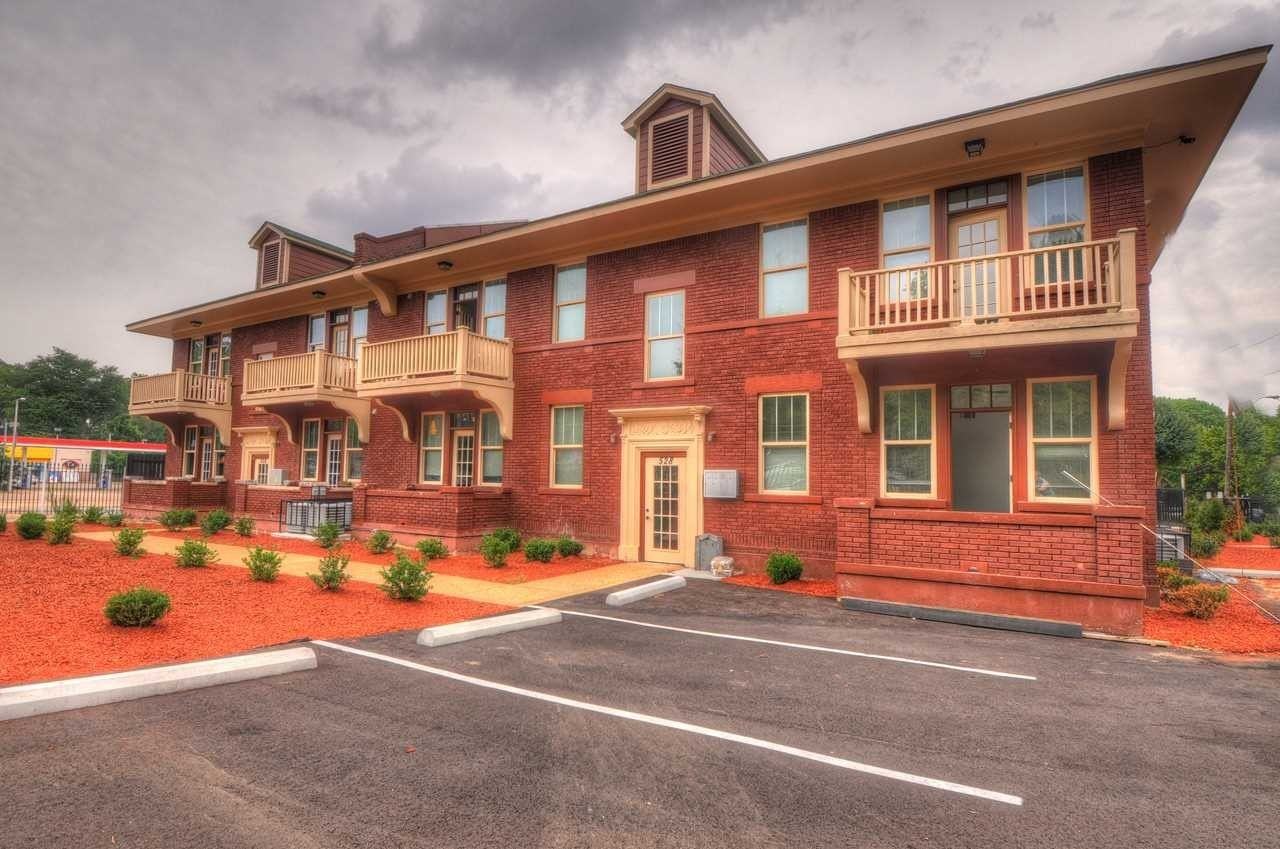 528 E Parkway N #9