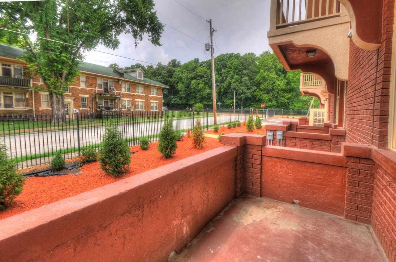 528 E Parkway N #9 - Photo 3 of 15