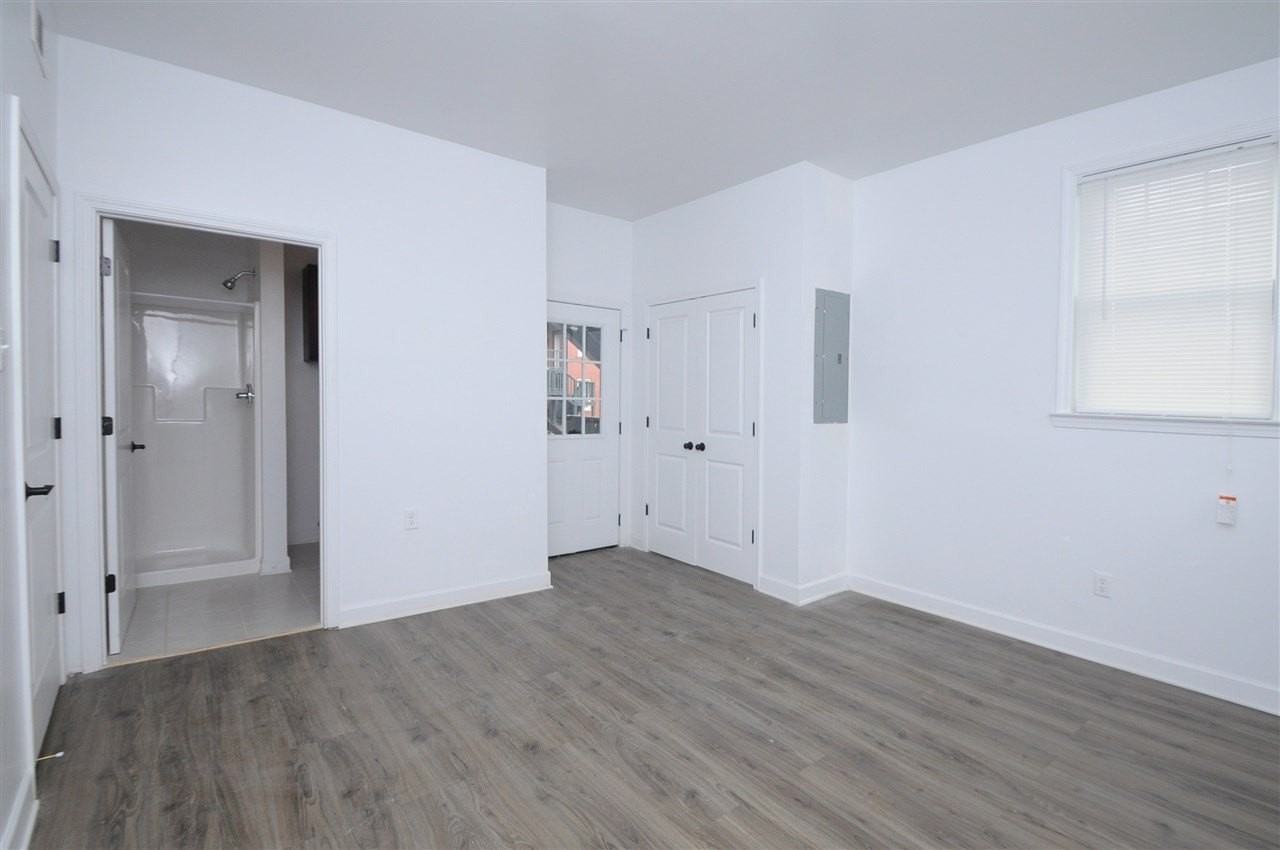 528 E Parkway N #9 - Photo 4 of 15