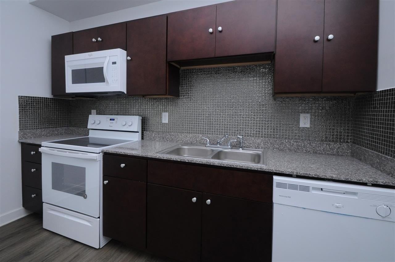 528 E Parkway N #9 - Photo 7 of 15