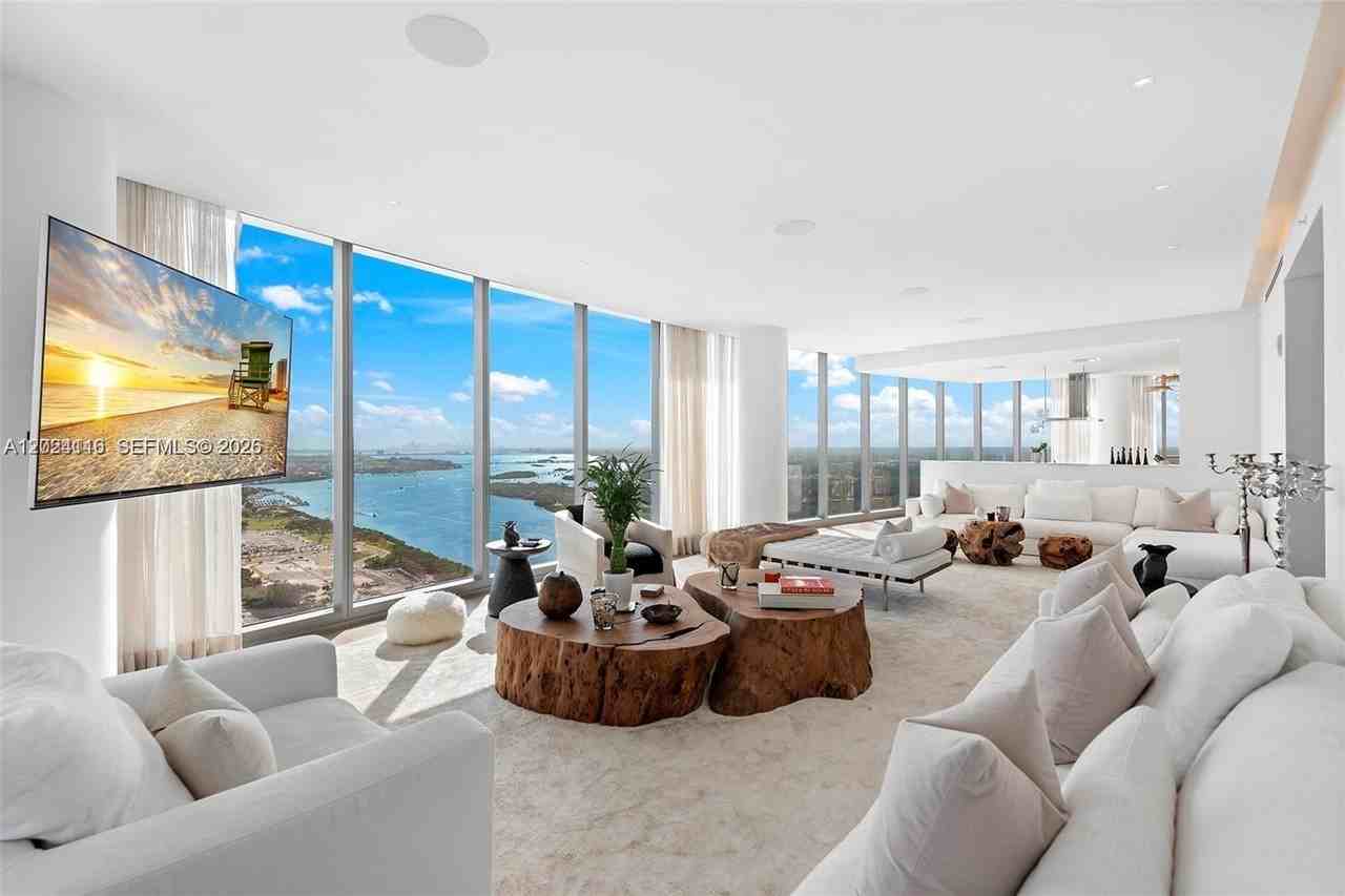 15701 Collins Ave #4105 - Photo 4 of 42
