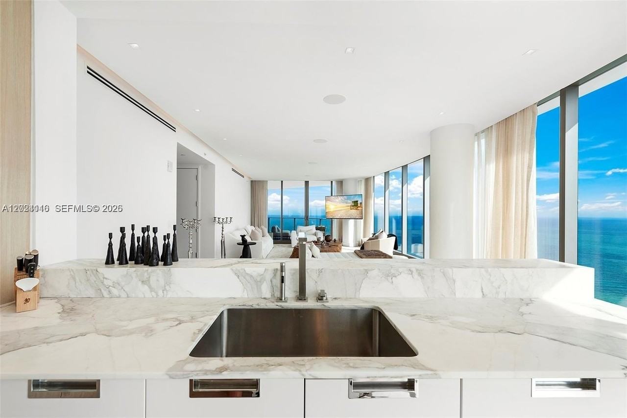 15701 Collins Ave #4105 - Photo 7 of 42
