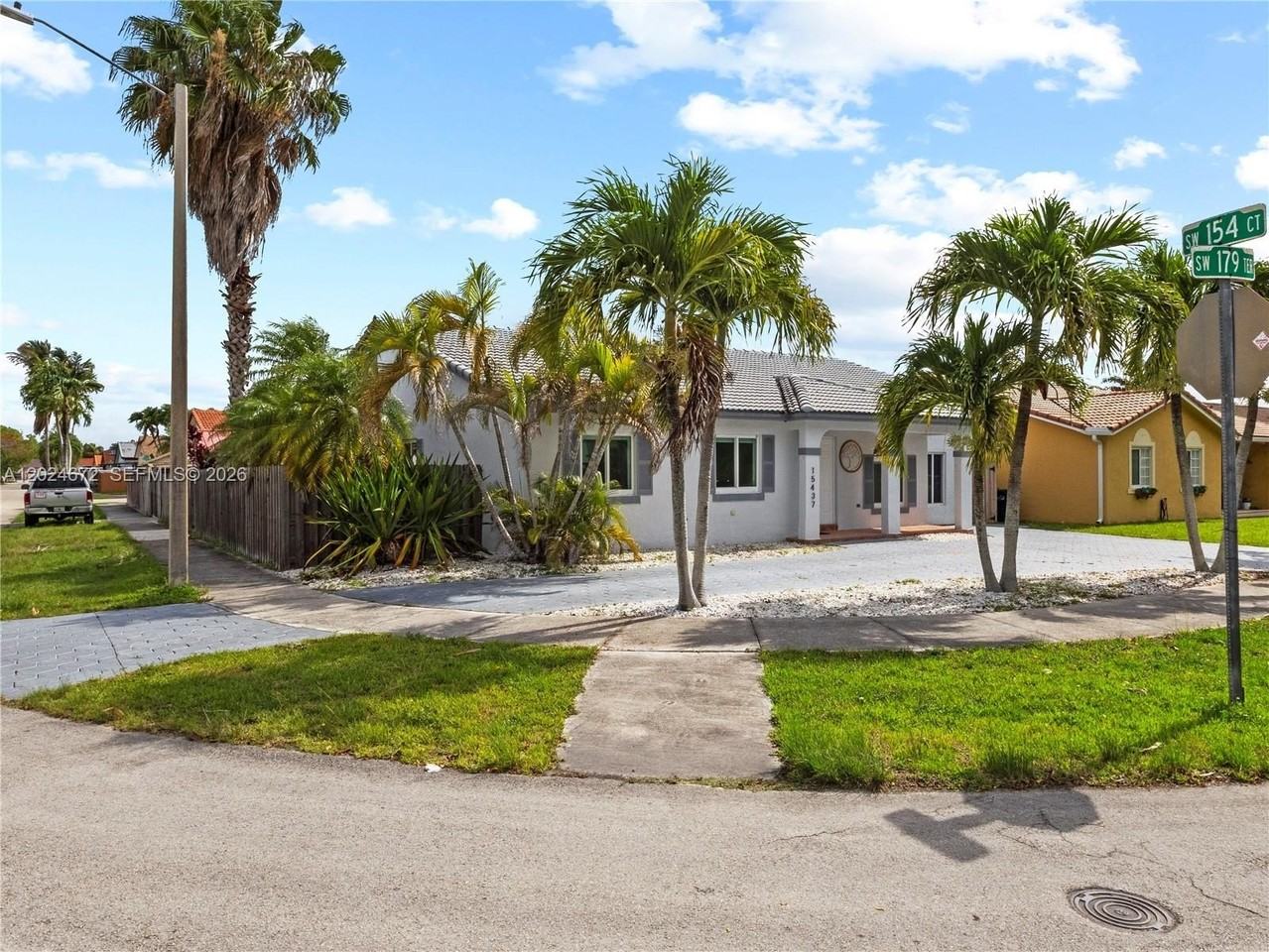 15437 Sw 179th Ter - Photo 2 of 12