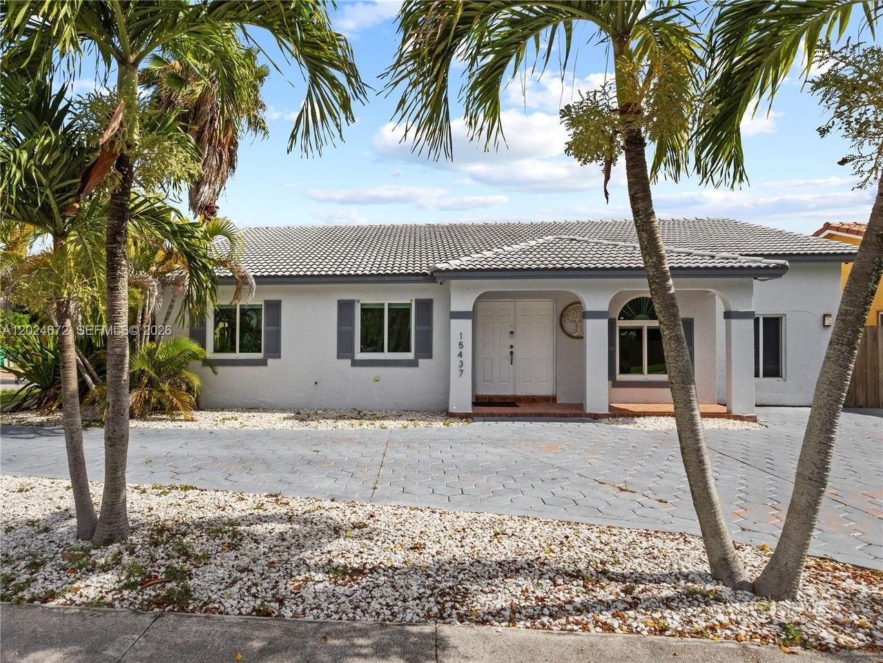 15437 Sw 179th Ter - Photo 3 of 12