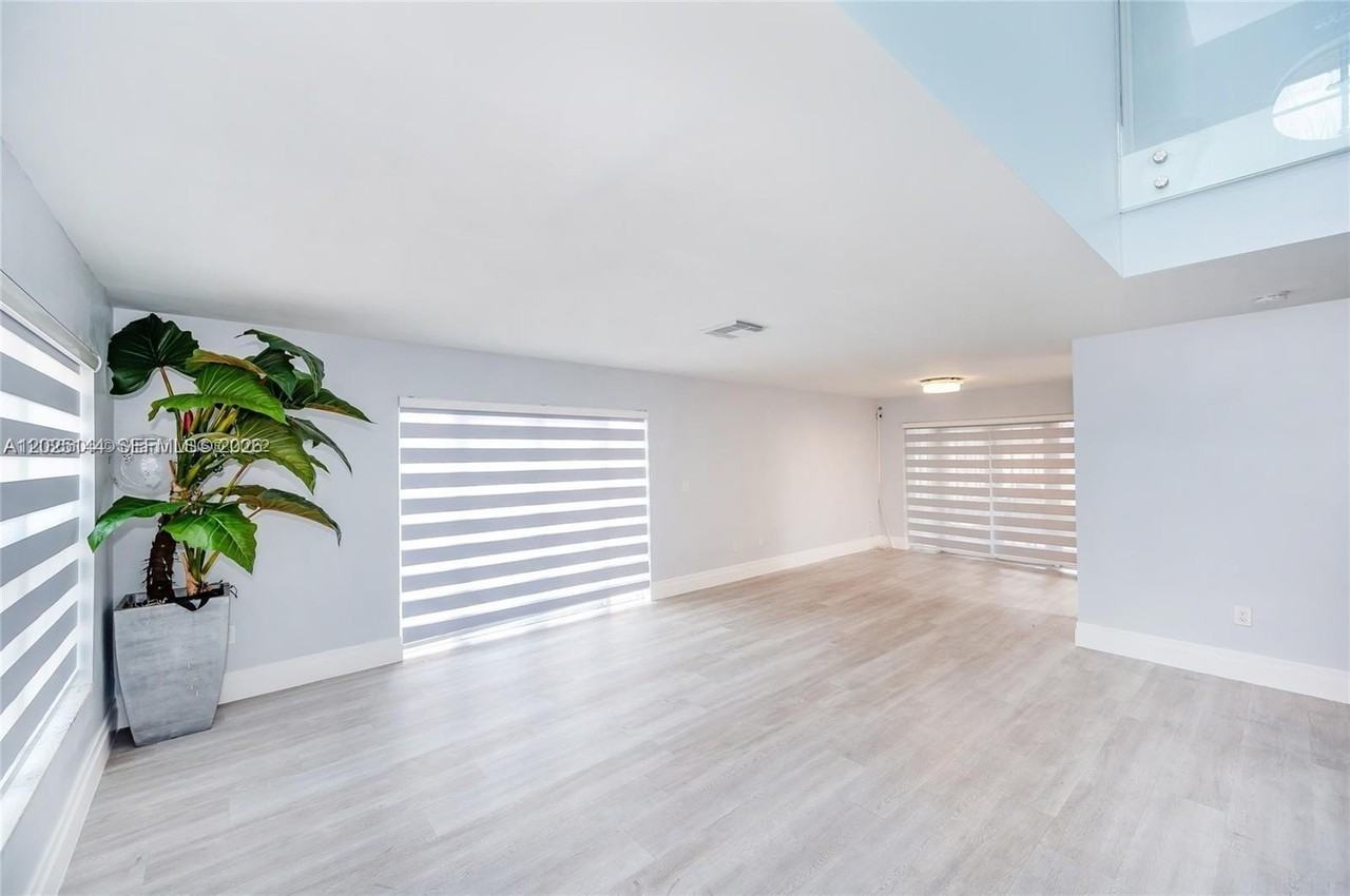 18660 Nw 78th Ave #0 - Photo 4 of 23