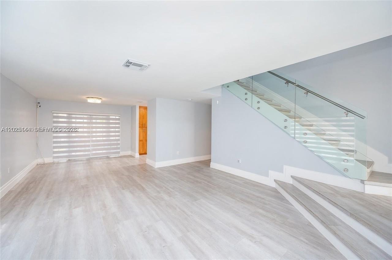 18660 Nw 78th Ave #0 - Photo 5 of 23