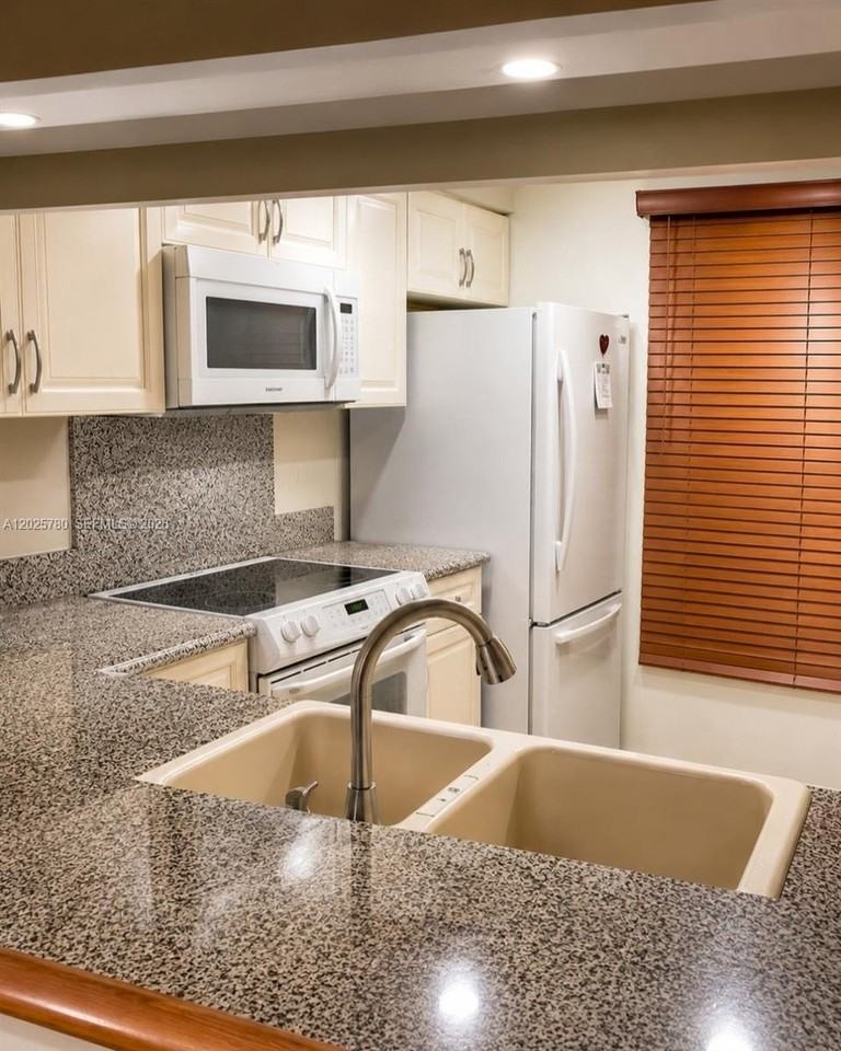 3082 S Oakland Forest Dr #1301 - Photo 7 of 17