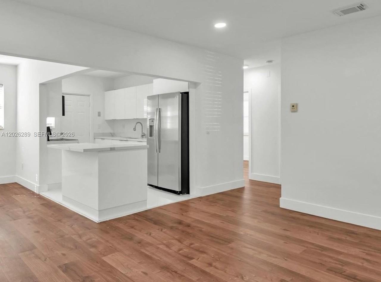 4200 Ne 1st Ave - Photo 3 of 11