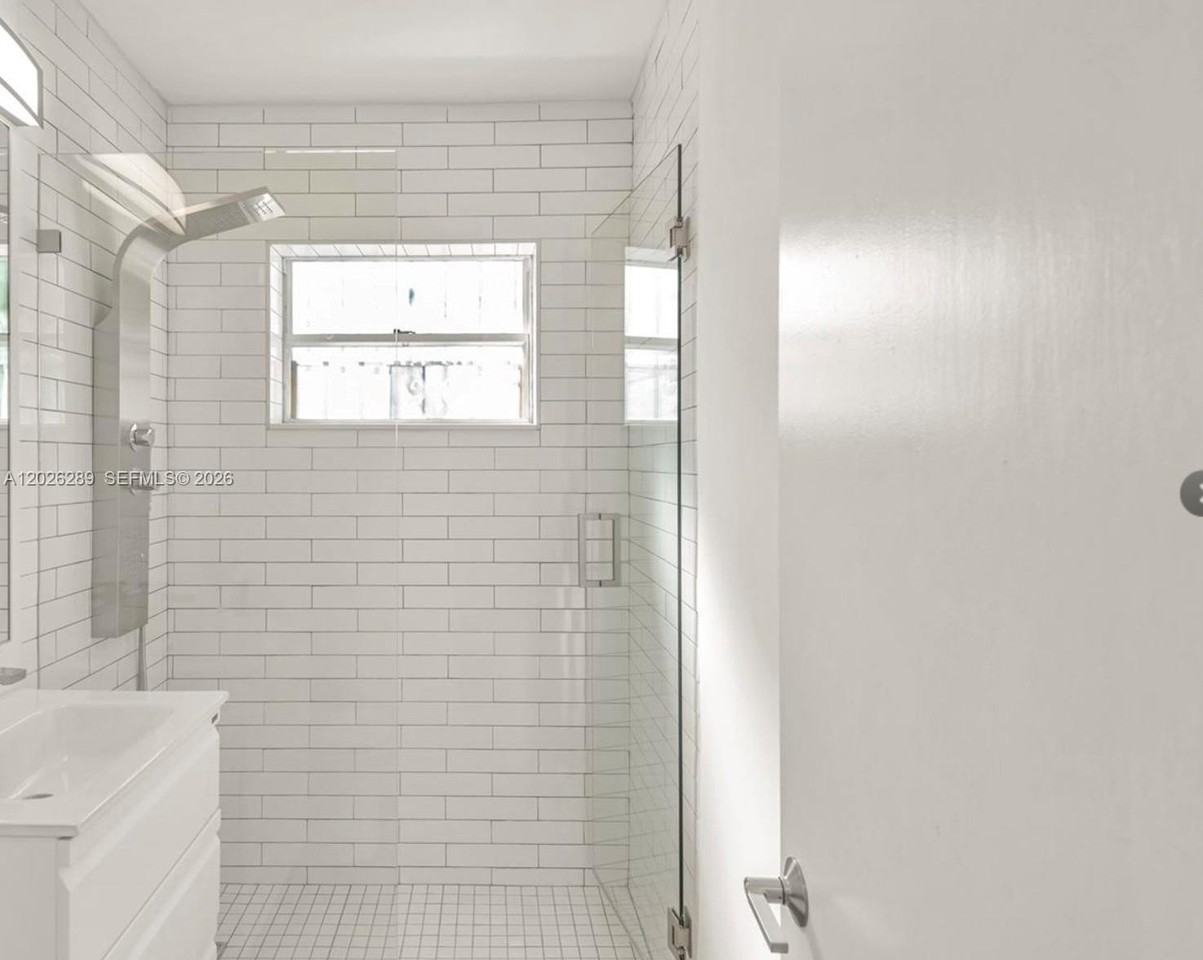 4200 Ne 1st Ave - Photo 7 of 11