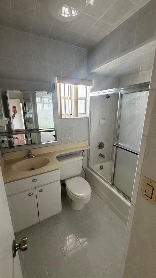 770 E 19th St #A - Photo 4 of 11